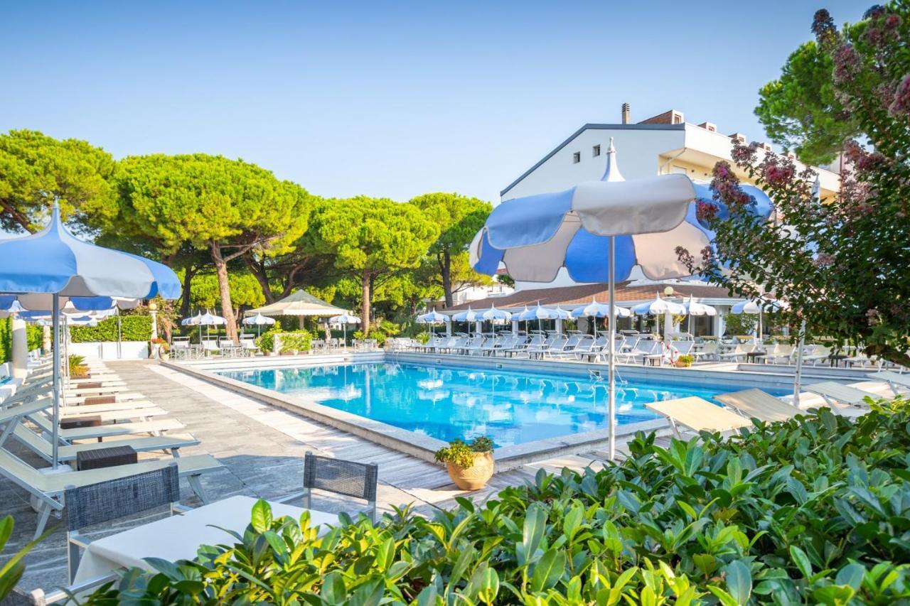 Hotel Al Cigno Lignano Sabbiadoro Eksteriør billede