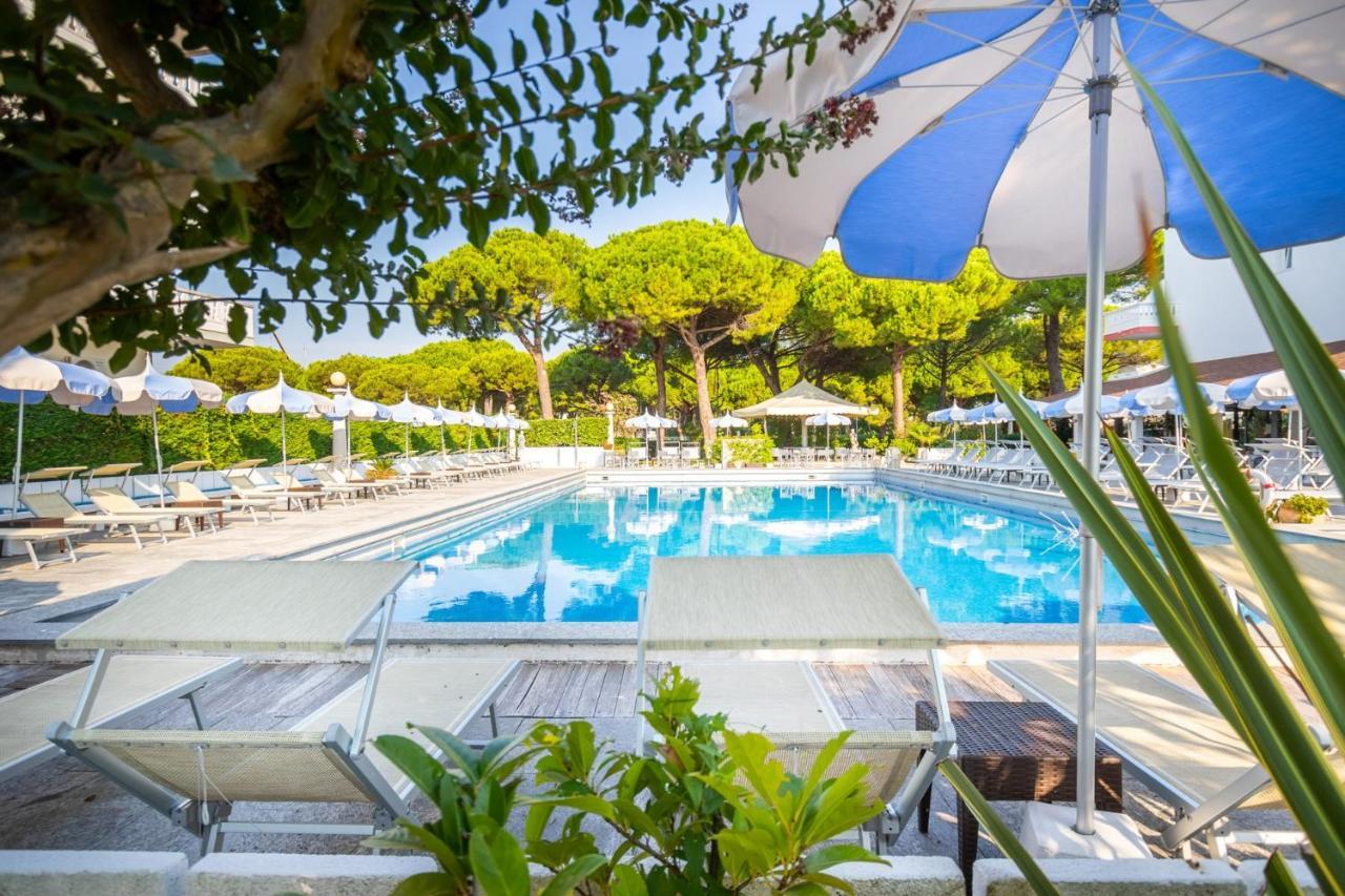 Hotel Al Cigno Lignano Sabbiadoro Eksteriør billede