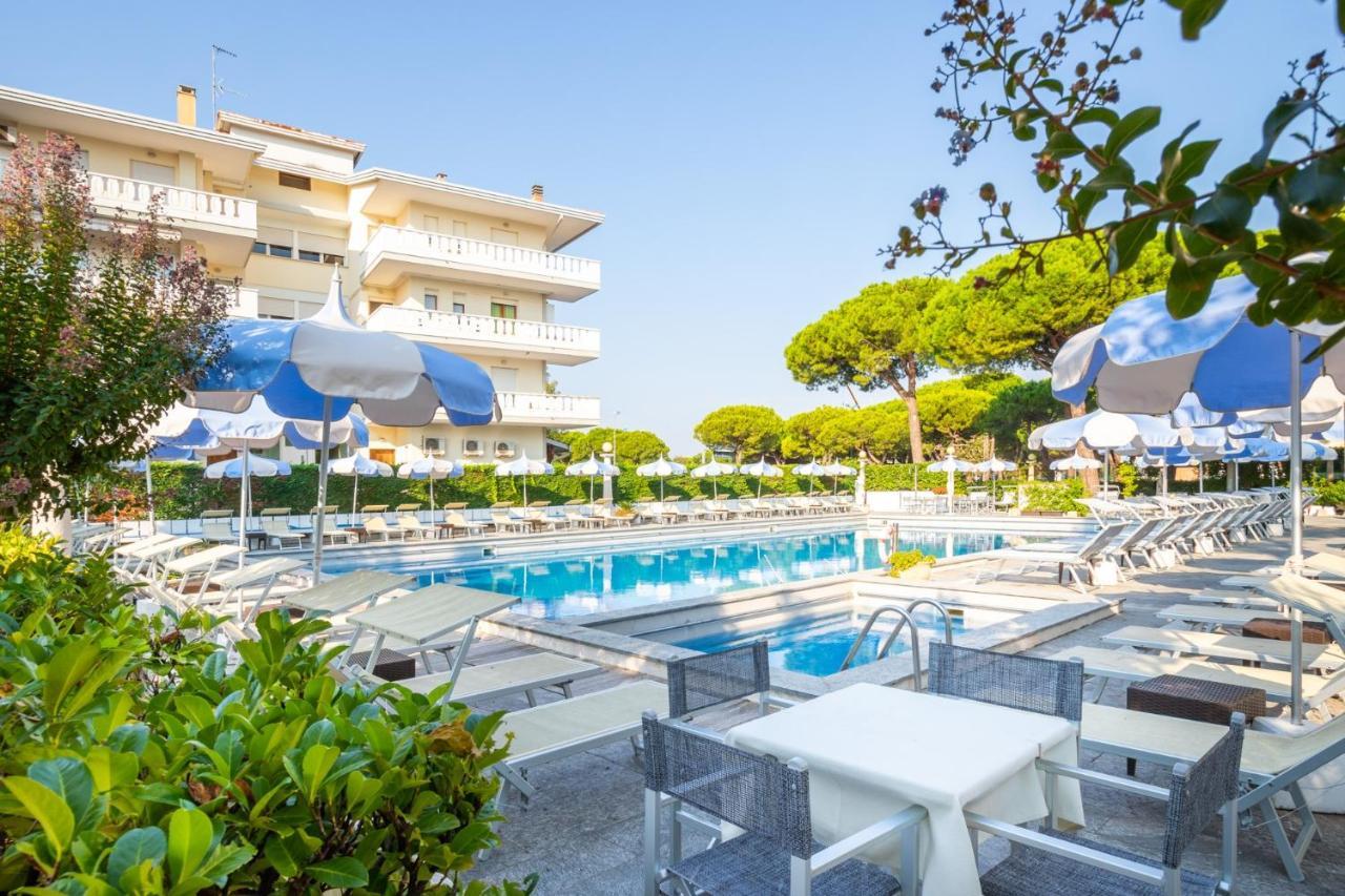 Hotel Al Cigno Lignano Sabbiadoro Eksteriør billede