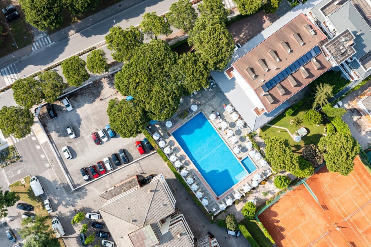 Hotel Al Cigno Lignano Sabbiadoro Eksteriør billede