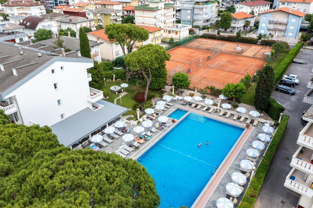 Hotel Al Cigno Lignano Sabbiadoro Eksteriør billede