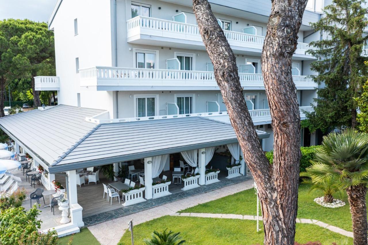 Hotel Al Cigno Lignano Sabbiadoro Eksteriør billede