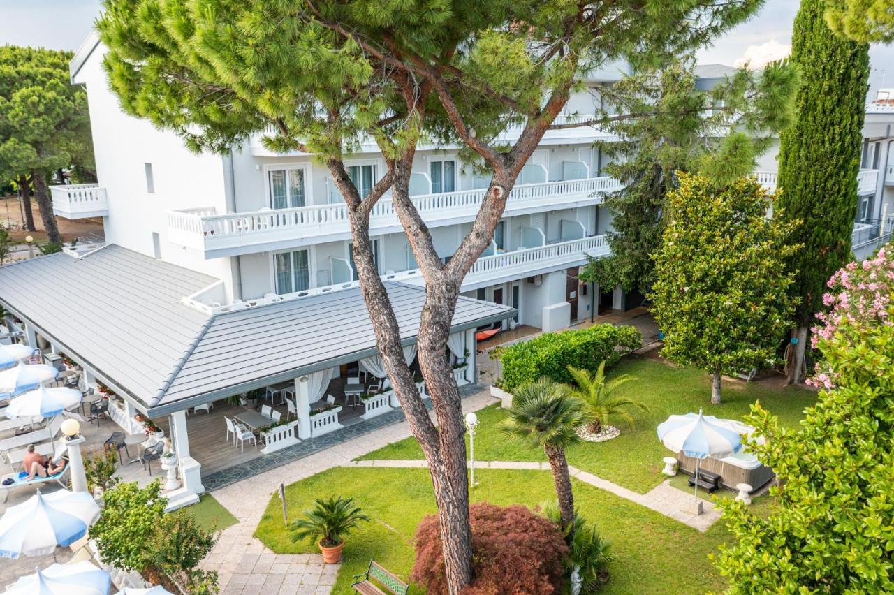 Hotel Al Cigno Lignano Sabbiadoro Eksteriør billede